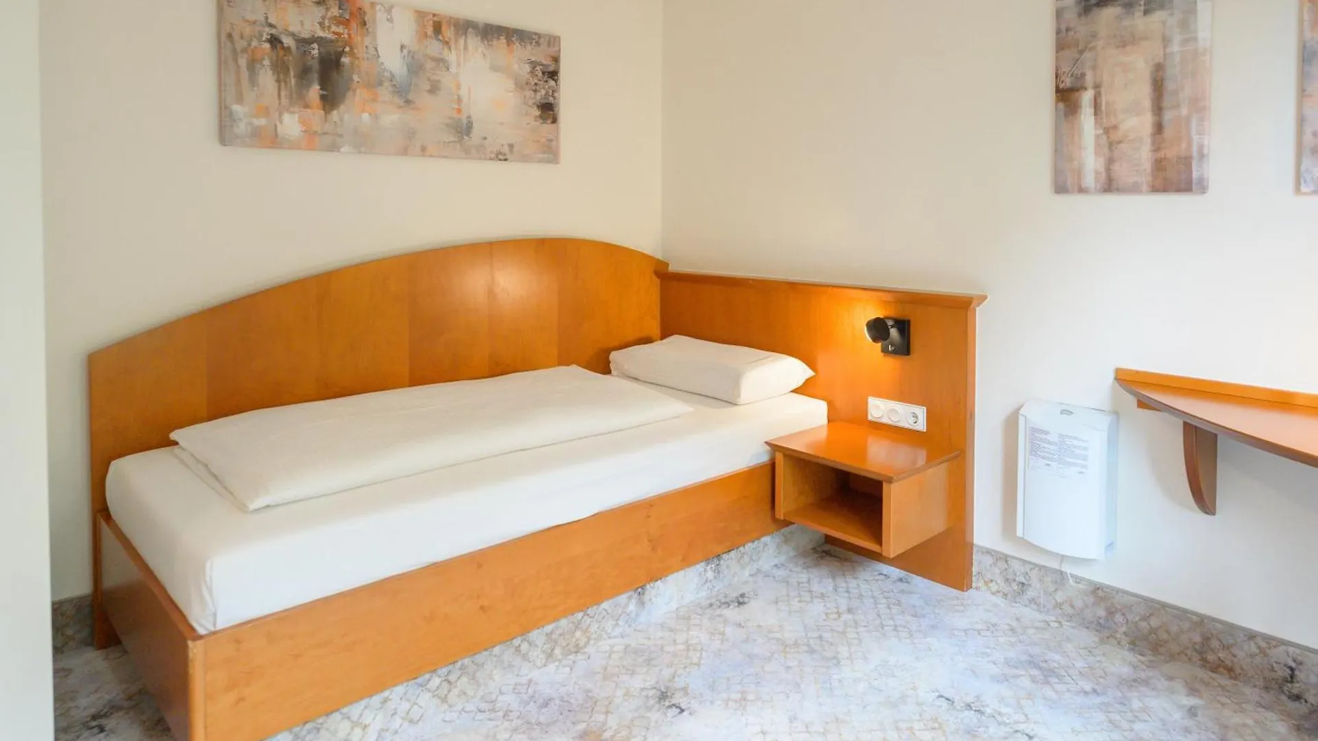 אולכינג Hotel Schiller 3*,  גרמניה