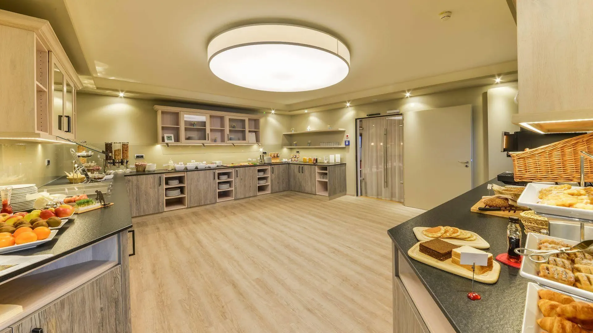 אולכינג Hotel Schiller 3*,  גרמניה